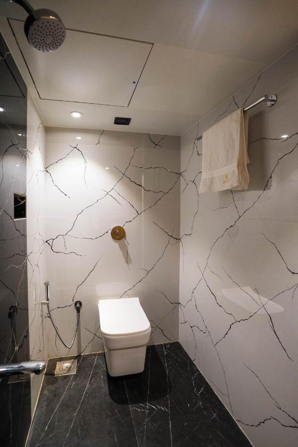 The Platinum Hotel Mumbai Bagian luar foto